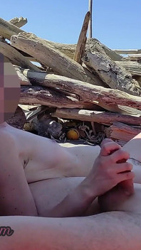 Muie riscantă pe plaja Canary surprinsă cu orgasm intens P2 - Misscreamy