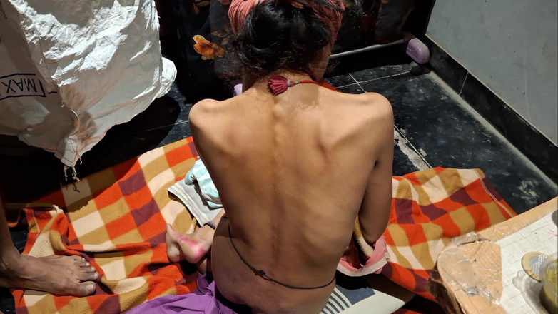 Madhya Sangeeta: Seks tanpa berjaga-jaga di perabot rumah saya, betapa lazatnya cara...