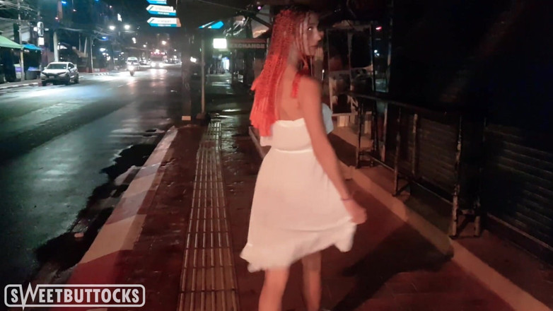 SweetButtocks: Gadis remaja imut pamer toket dan memek di luar ruangan -...