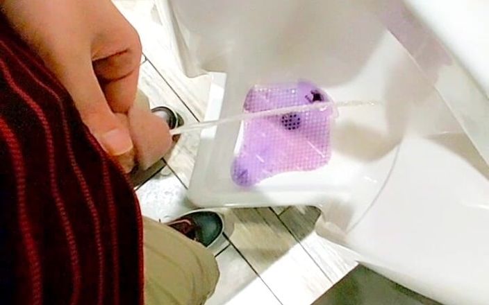 CosmicKastaway: Mijando no posto de gasolina