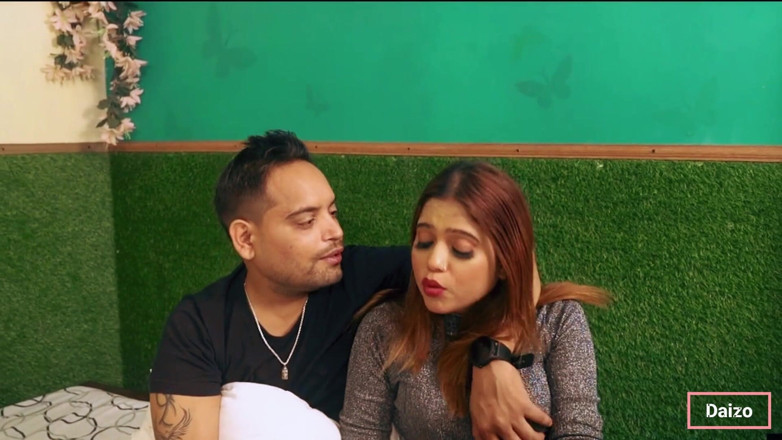 Daizo Premium: Un couple desi prend une main rouge pendant une baise à...
