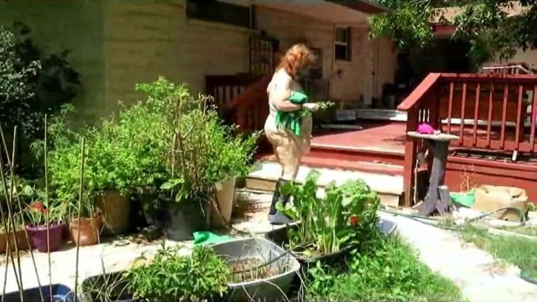 BBW nurse Vicki adventures with friends: Wearing medical boot nude masturbation with water hose