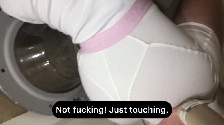 Good_view: Stepsister och jag kollade att det sitter fast i tvättmaskinen
