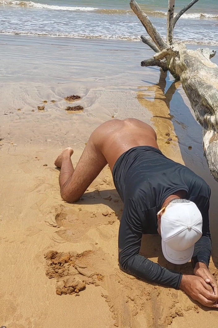 Ladysilvas: Ladysilva bugil di pantai aku pengen banget hot di pantai