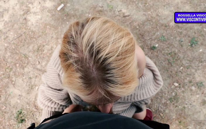Rossella Visconti: Минет на улице от горячей блондинки в видео от первого лица