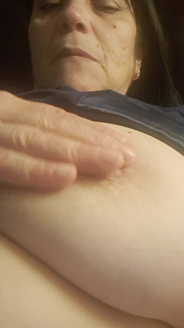 Mommy big hairy pussy: Bóp vú của mẹ kế