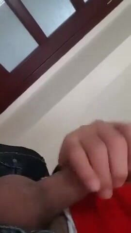 Horny Inn: Il papà turco si masturba