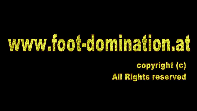 Foot Girls: बिस्तर में पैर थप्पड़