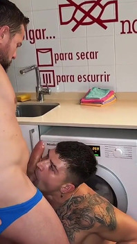 Pablo Pixx šuká svalnatého Toma Storma v prádelně