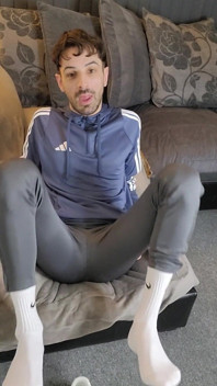 Scally Lad Rowan adore les pieds