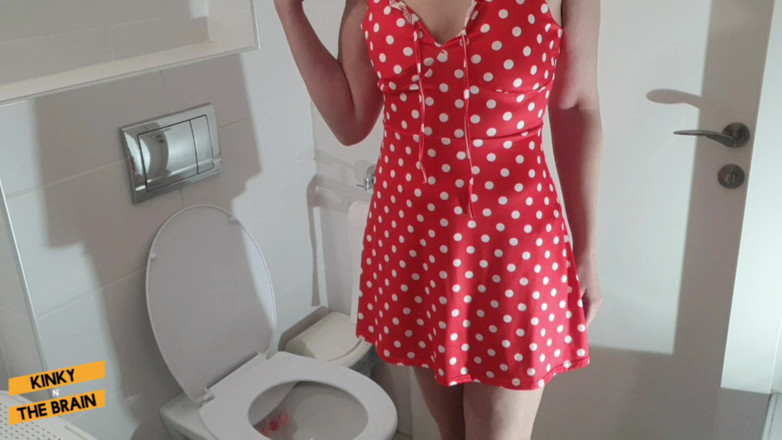 Kinky N the Brain: Naughty Pee v kalhotkách - barevná verze