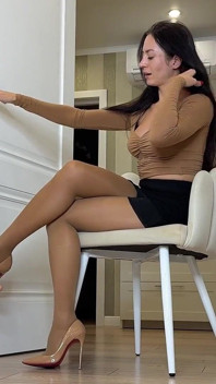 Dildo-shoejob in Louboutins