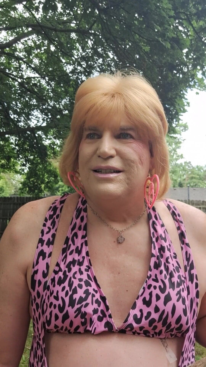 Victoria Lecherri: Di Luar Popsicle!