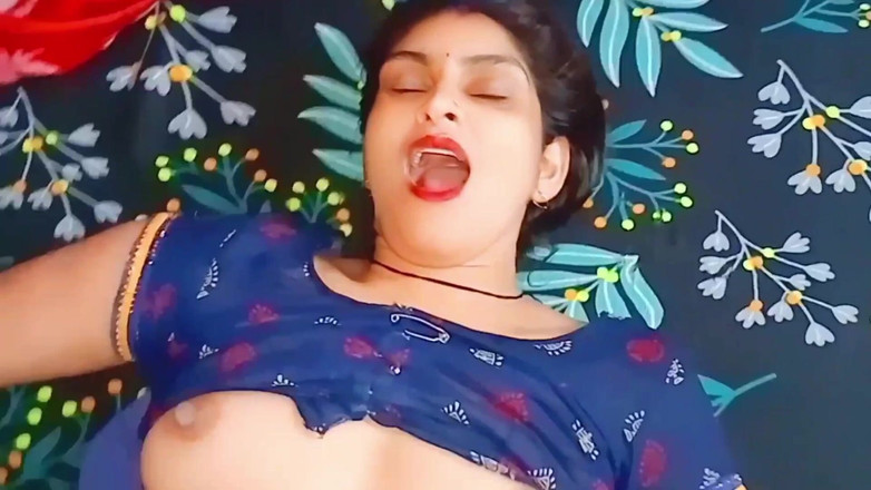 Janvibhabhii: La figa rosa della ragazza appena sposata che lecca e...