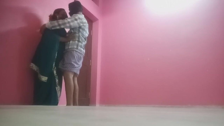 Telugu-fuckers: Sexy desi servisna tvrdě šuká s nevlastní matkou