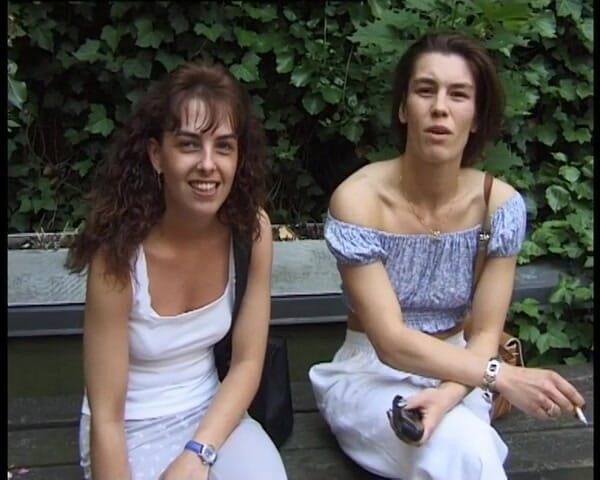 YOUR FIRST PORN: Lesbische Spiele v Der Badewanne - lesbické hry ve vaně
