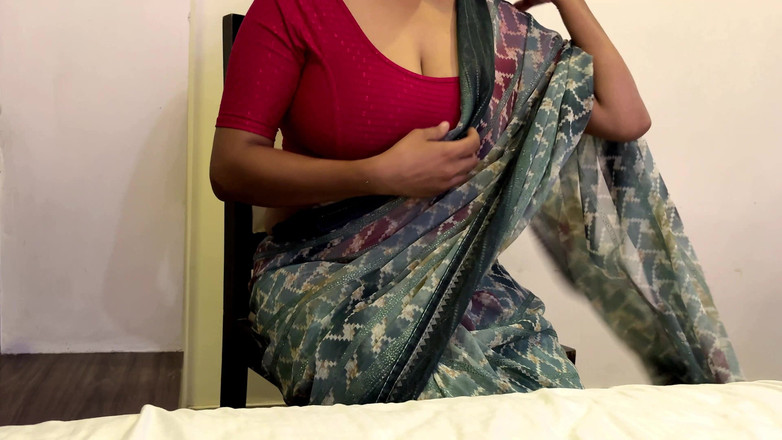 Yourdidipriya: 大屁股印度女郎kamwali口交并骑乘房东继子的大鸡巴