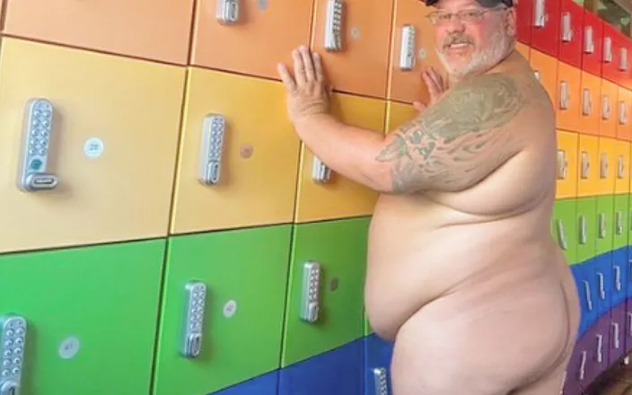 Hand-Free-Daddy-Chub: Bull Nuts Coach Step-daddy with Grey Chest Hair Has Handsfree...