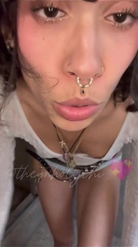 Pretty Little Pussy Likes to Piss All Over the Floor
