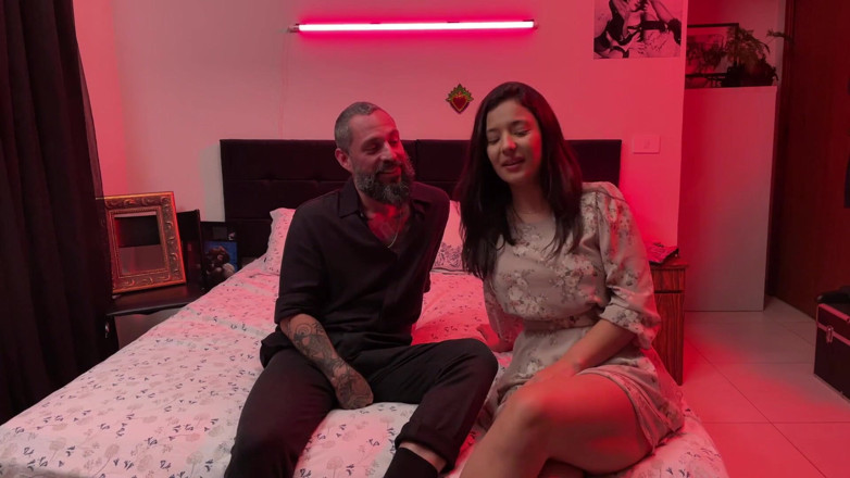 Quente club: Gagica asiatică adoră bătaia și sexul dur
