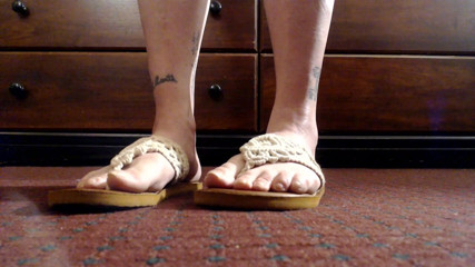 Abby Anna: Pé de couro flipflops shoeplay