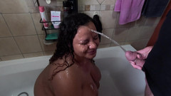 coloredfp: Interracial piss-zusammenstellung, mischshure nimmt pissen ins gesicht