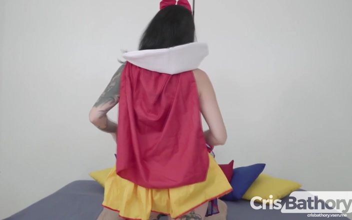 Cris Bathory: Snow white si cewek hot bertato dientot habis-habisan