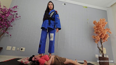 MF Feet: Chůze po hlavě trpaslíka