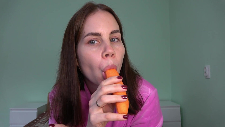 Anna Sky: La Calda Rossa Anna Fa Un Pompino E Riceve Una...