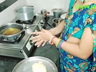 Sexy Komal: Komal, what are you making? Feed me something too.