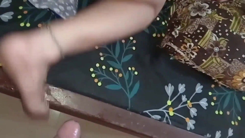 Village studio: Tchán dal svého tlustého do zadku po masírování mého těla.