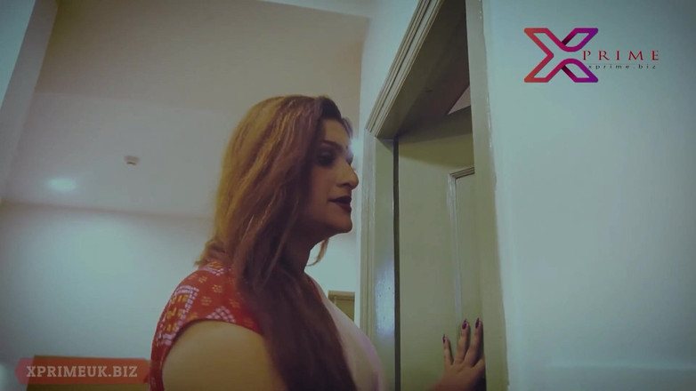 Indian Erotica: Un băiat de la servire în cameră fute o fată frumoasă...