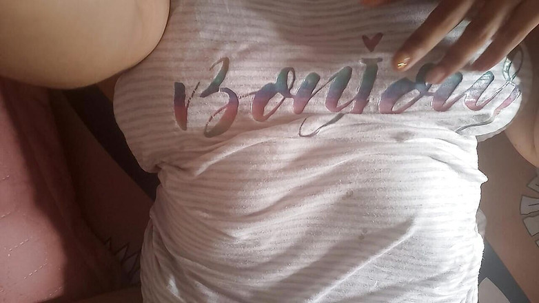 PATY PATY: Nadržená macecha právě vstala a její kundička je mokrá, mokré...