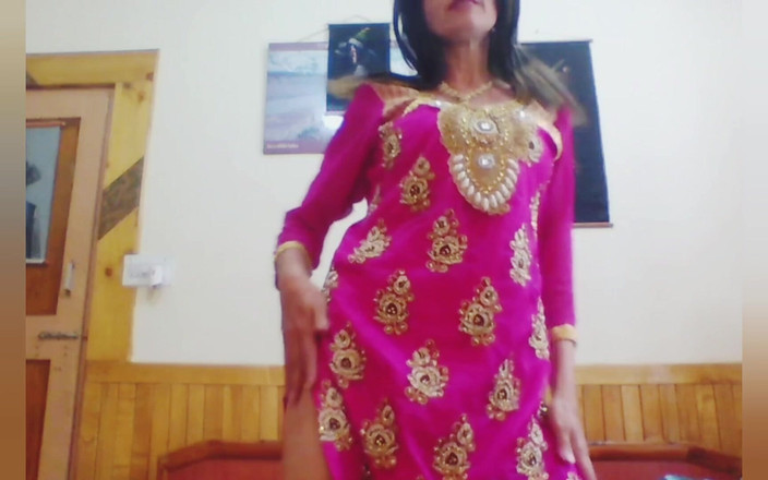 Bolly Karma: Güzel orta yaşlı seksi kadın büyük zenci yarağı üvey erkek kardeşiyle