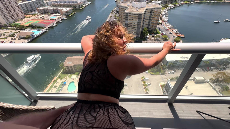 J-Mac: Raven thick ist gebaut, um Jmacs großes fleisch zu reiten