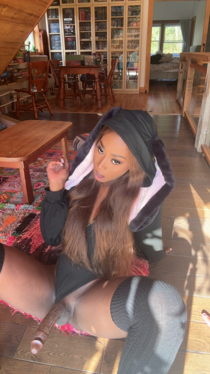 Vanniall: Büyük yaraklı trans bunnygirl boşalıyor