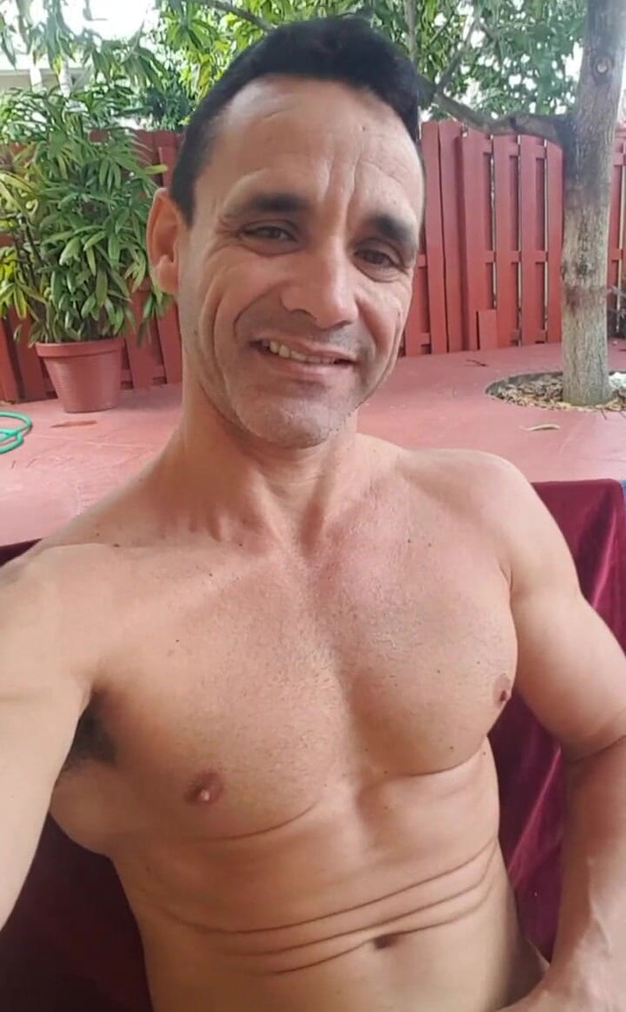 Eden Adonis: Ayah seksi prakuncrat pagi-pagi