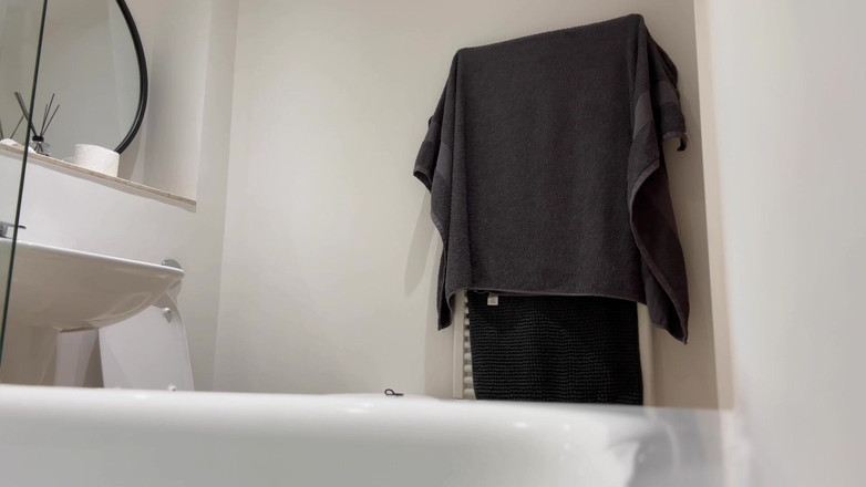 Miss Valentina: Stroke di handuk bekasku