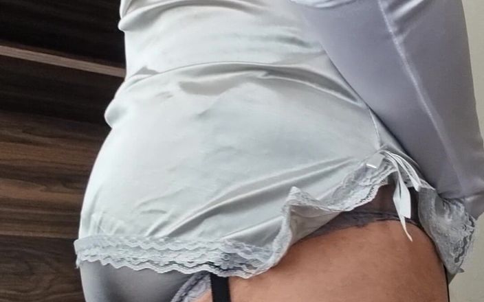 My panties: 私のセクシーなランジェリーで弱虫射精