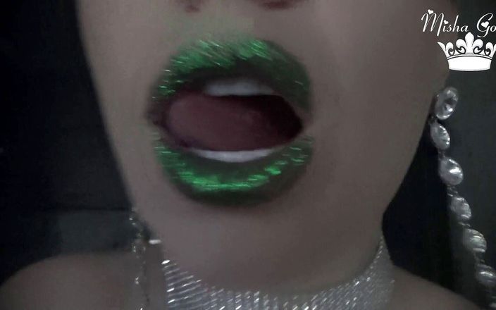 Goddess Misha Goldy: Sperma hårt mot mina gröna glittrande läppar