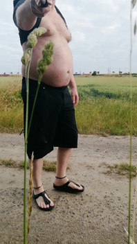 Scurtă plimbare în chiloții albi