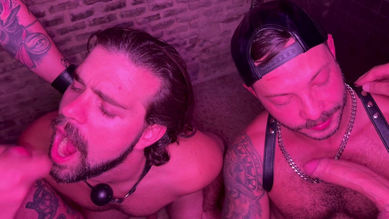 AndyToroXXX: Quatuor Dans Un Bar De Luxe À Madrid.