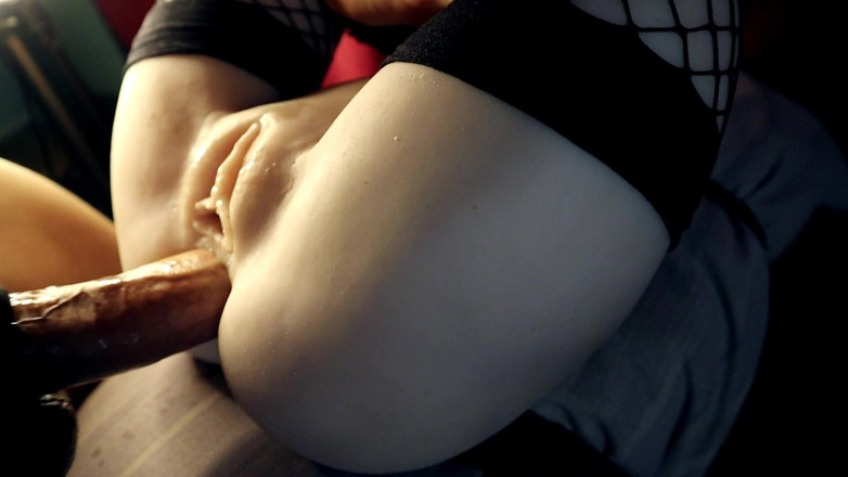 SEXY_GUYBEST: Kráska v punčochách roztahuje své kouzlo před velkým ptákem