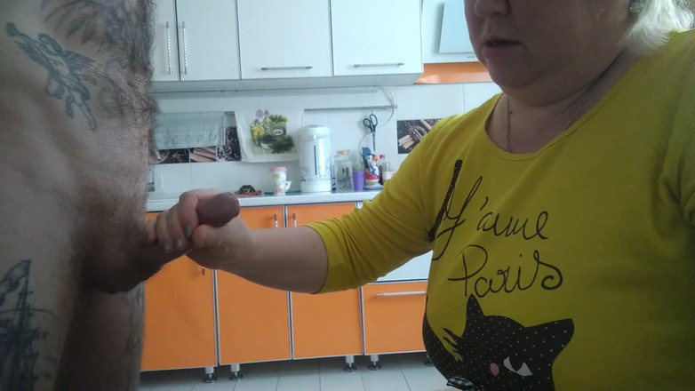 Zona901: Soacra îmi eliberează din nou coaiele de spermă în timp ce ia...