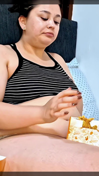Nicole Stuffing on Fried Chicken & Teasing Her Growing Belly