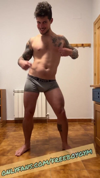 BoyGym: Büyük götlü dans eden boygym modeli