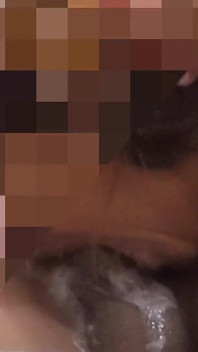 MILF chupa el semen de su marido directamente en su garganta