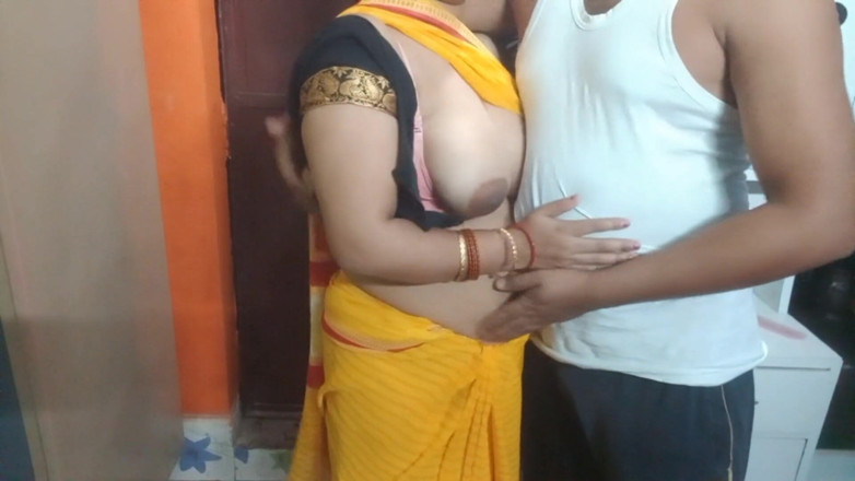 Manjushukla: Indian Cute Bhabhi Having Romance
