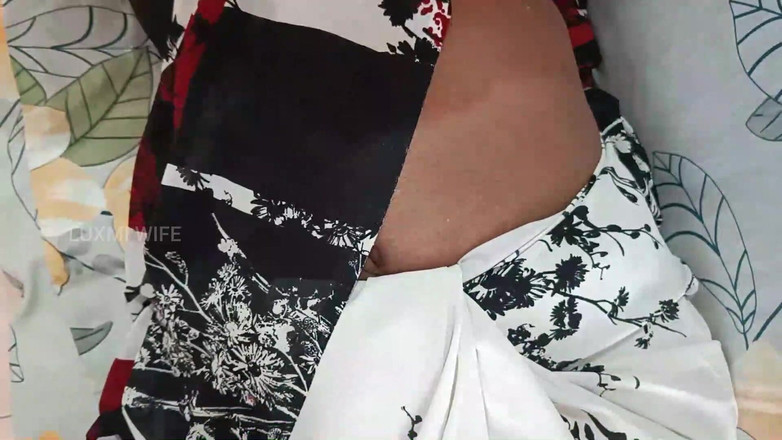 Luxmi Wife: 人妻从阴户流出达到高潮 - 2