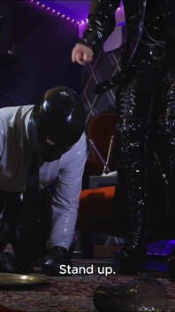 Del 1 Latex sadism: elektro och spanking för min möbel slav olydig - älskarinna Julia